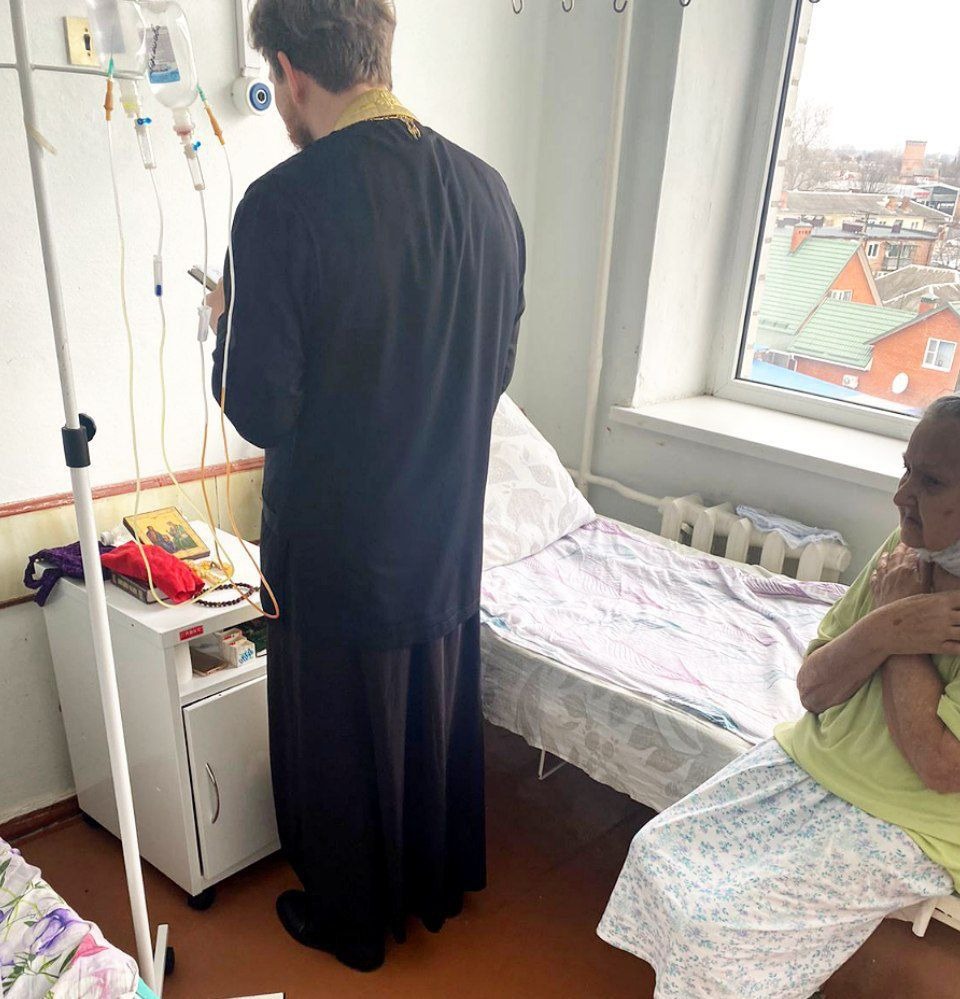 Священник посетил пациентов Усть-Лабинской ЦРБ