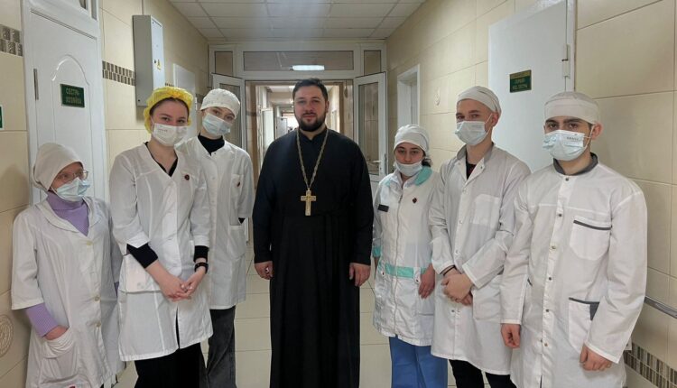 В рамках празднования Дня православной книги состоялась беседа священника со студентами Армавирского медицинского колледжа