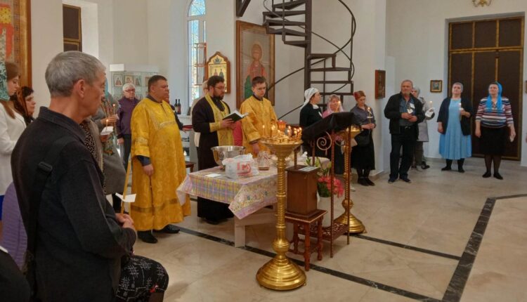 В праздник Благовещения Пресвятой Богородицы в больничном храме города Армавира состоялось соборование
